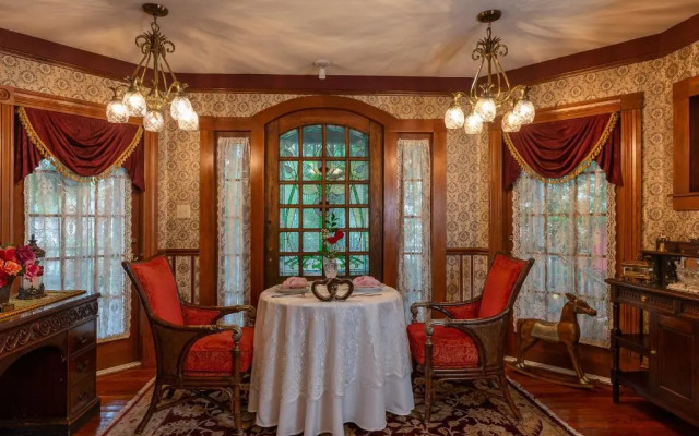 Cedar House Inn