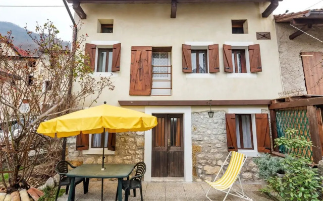 Lovely Holiday Home in Montaner With Patio