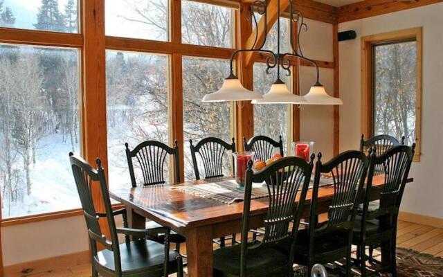 Elk Meadows by Stewart Mountain Lodging