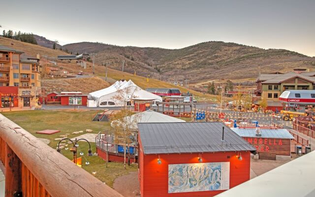 Your own balcony, full kitchen in Canyons Village by RedAwning