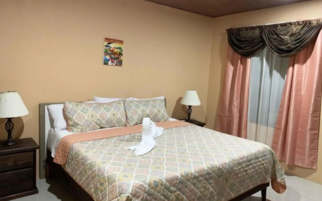 Aunty Arenal Lodge
