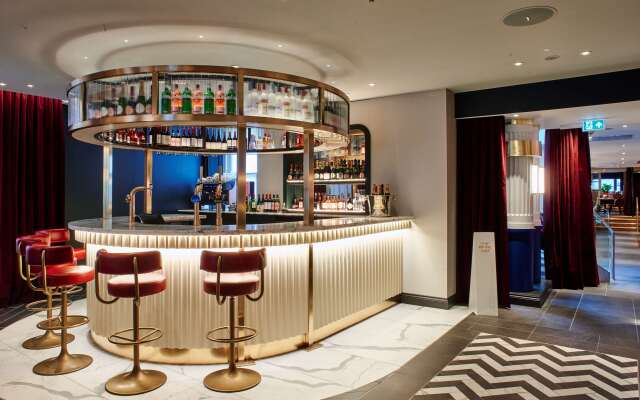 Le Monde Hotel