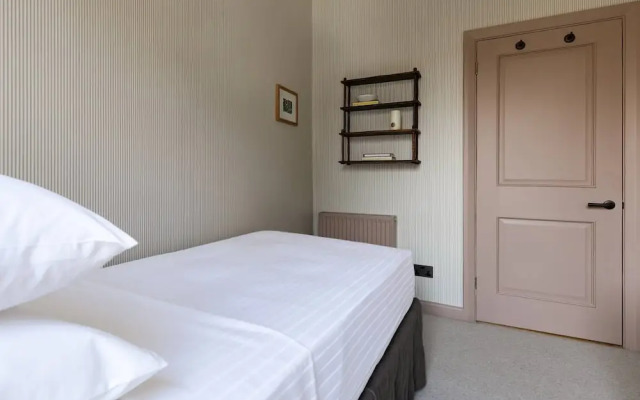 Ladbroke Grove XV by Onefinestay