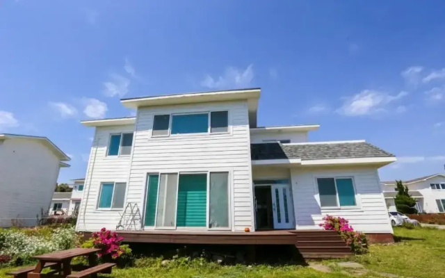 Seogwipo Joeun House Pensio(서귀포 조은하우스펜션)