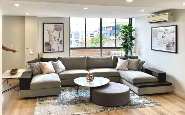 Crows Nest - Executive Penthouse - 3 Bedroom- 5km to City