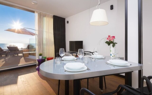 Villa Gloss