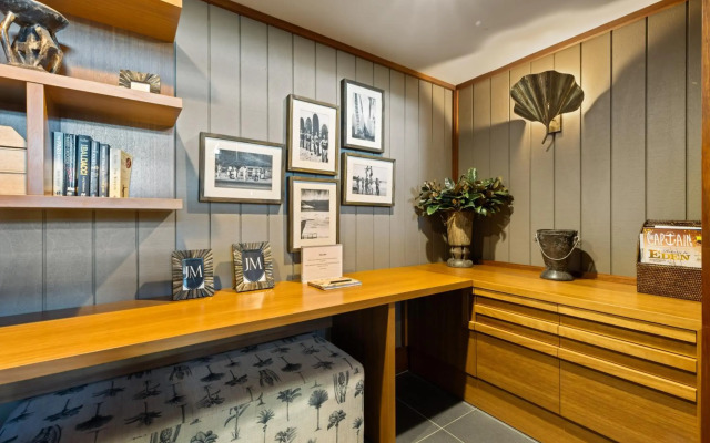 Yacht Club Villas