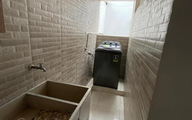 Hermoso apartamento con piscina y ascensor.