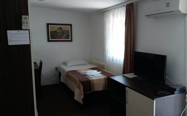 Gros Hotel - Leskovac