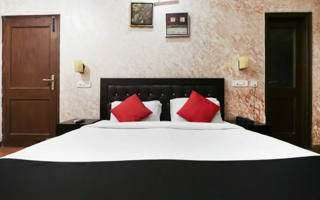 Capital O 5438 Hotel Shiraaz-2