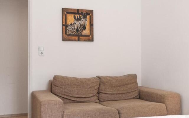 2 Pleasant Flats - Perfect for Long Stays