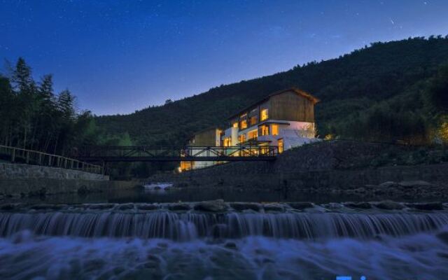 Tingjian Mount Mogan luxury design hostel