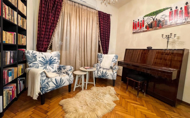 Central apartment w/ fire place - ground floor