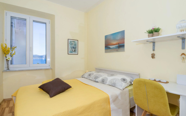 Silver & Gold Luxury Rooms