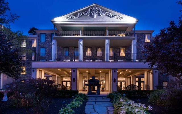 Niagara Crossing Hotel & Spa