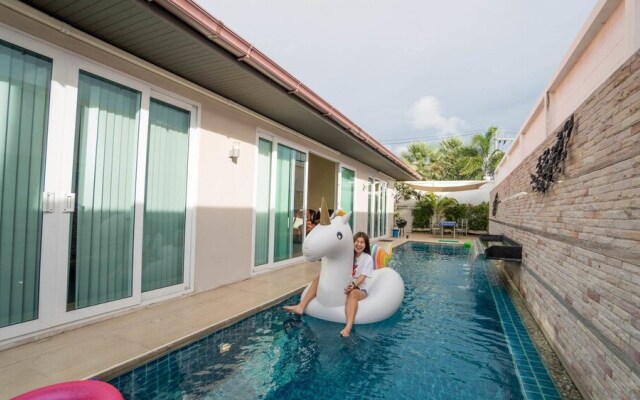 The Ville Jomtien Pool Villa By Larsen