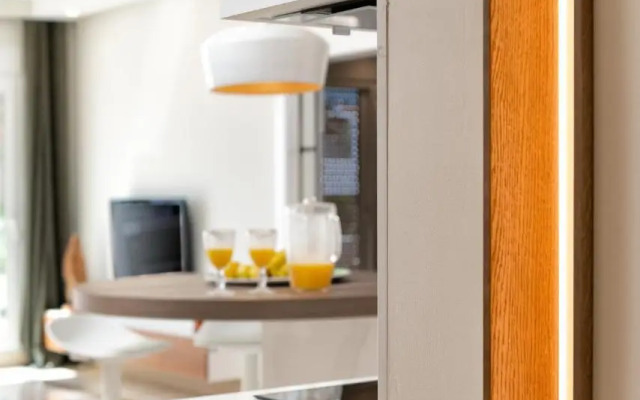 Stunning Modern Apt Frontline beach - RDR206