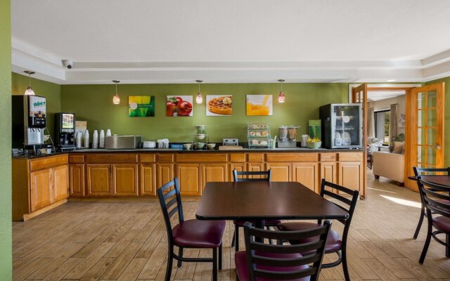 Ashland Inn & Suites