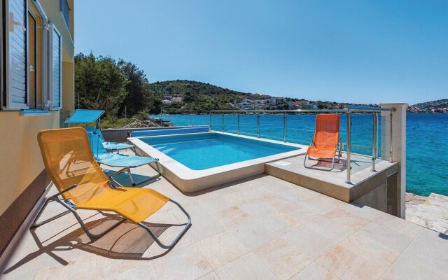 Beautiful Home in Zatoglav With Wifi and 4 Bedrooms