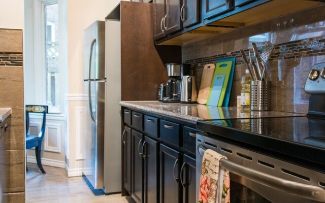 Beautiful Downtown House by Easyhosts