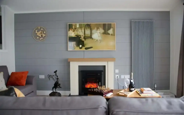 Hollicarrs - Honeycomb Lodge