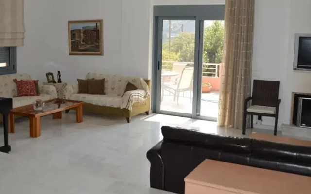 Finikia House