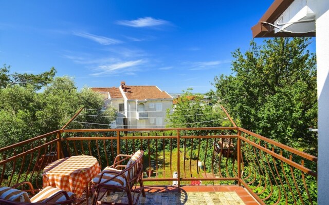 Holiday House Mira