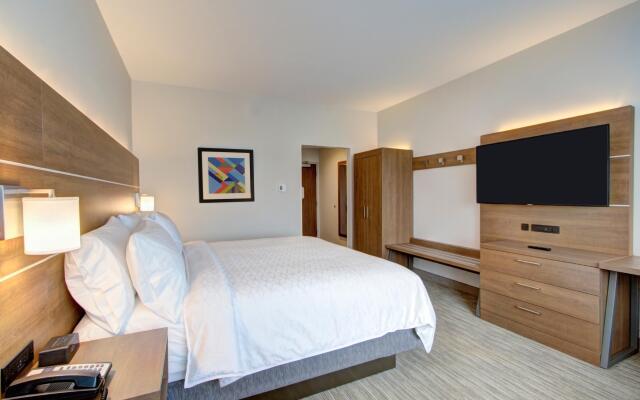 Holiday Inn Express & Suites Charlotte Southwest by IHG