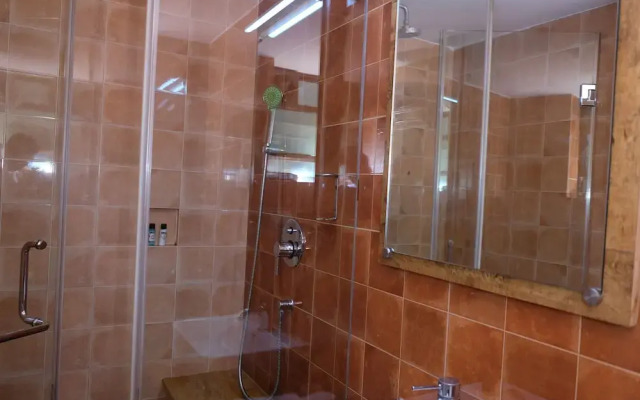 Hotel Gopika International