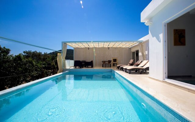 Villa Tusem by Akdenizvillam