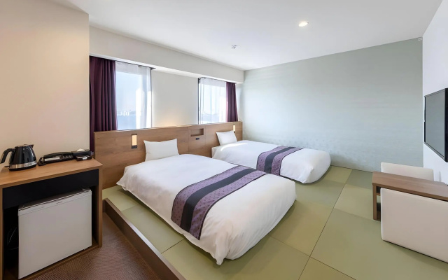 Tosei Hotel & Seminar Makuhari – Guest Rooms – Narashino
