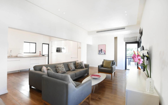 Serene 2BR in Dizengoff Square by HolyGuest