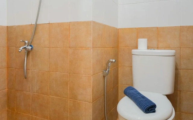 Cozy Studio Green Pramuka Apartment next to Mall