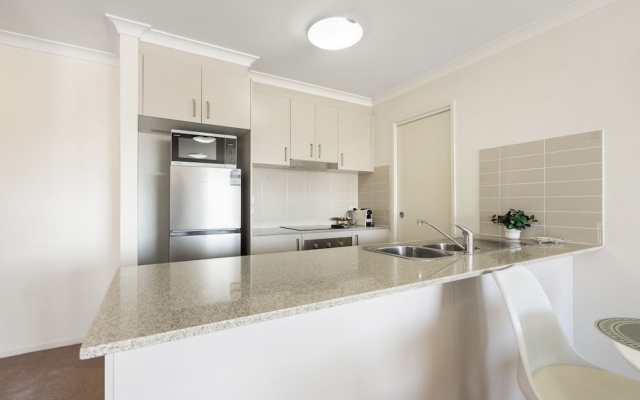 Relaxed 2br, 2bth Apartment With Balcony & Parking