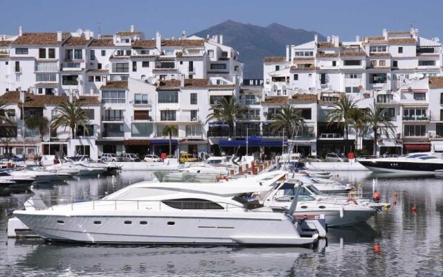 136 A First Line sleeps 6