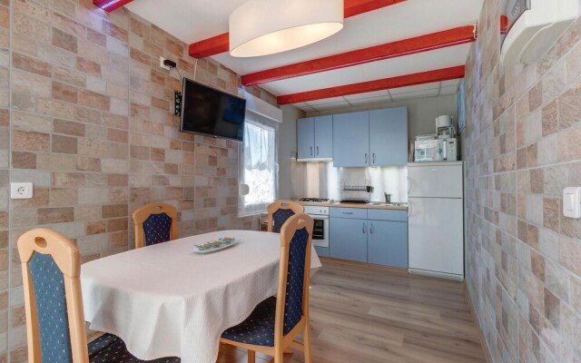 Stunning Home in Nerezine With Jacuzzi, Wifi and 2 Bedrooms