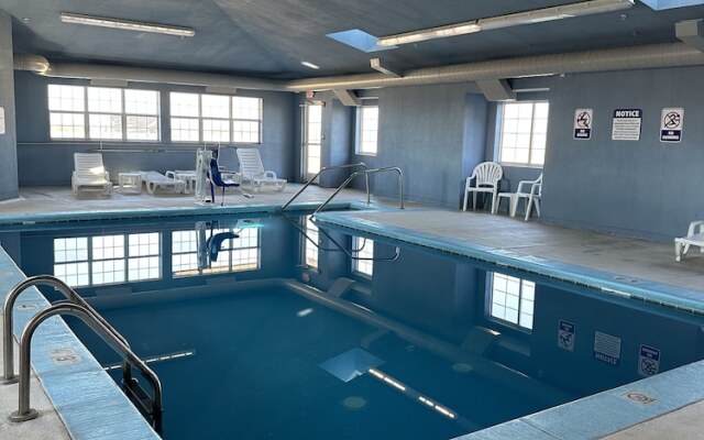 Sugar Creek Inn & Suites