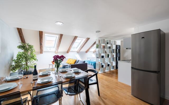 Modern 3 bedrooms apartment with AC
