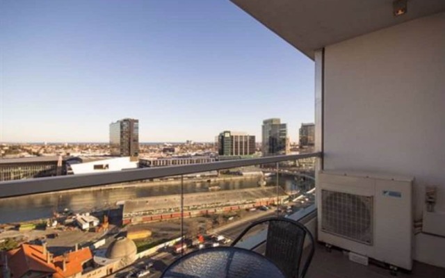 Melbourne Holiday Apartments at McCrae Docklands