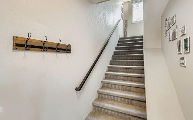 Lazy Rocky Retreat 2 Bedroom Home