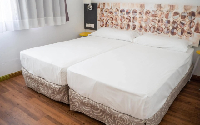 Plaza Palmeras Hotel