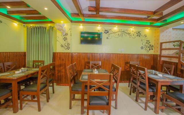 OYO 163 Hotel Arhant Inn