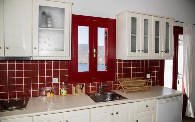 Asvestoti maisonettes Red house