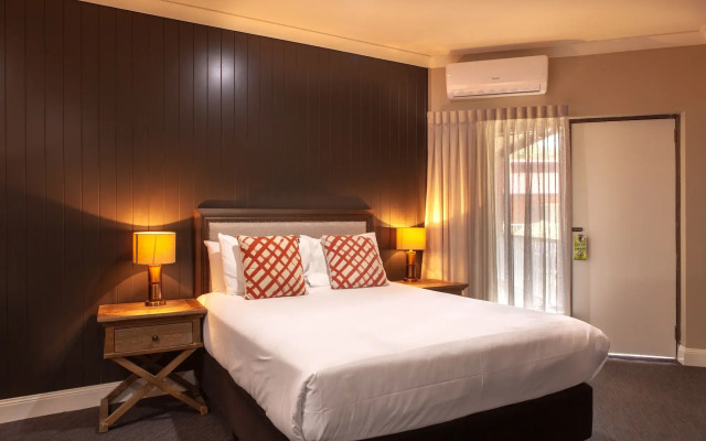 Nightcap at Archer Hotel