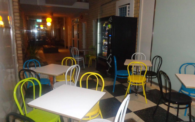 Adelaide Motel & Backpackers