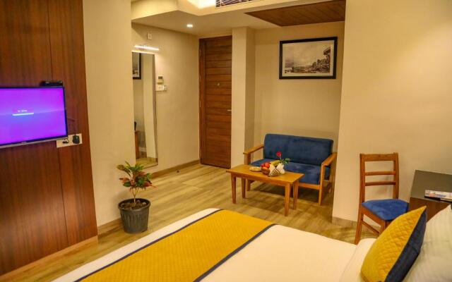 Four Leaf Hotel Sapphire Blue