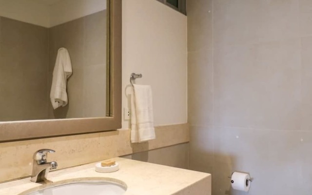 w Amazing 3BR With Balcony in Miraflores