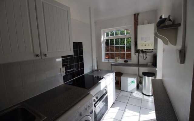 Cosy, Self-contained 1-bedroom Flat Near Nantwich