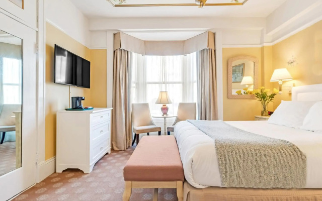 Cornell Hotel de France