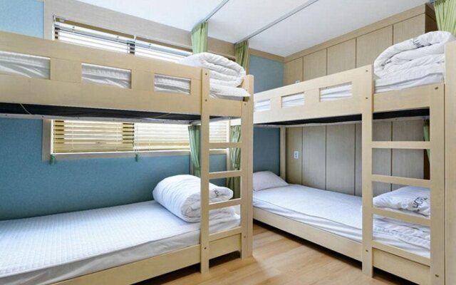 Paulownia Hostel & Guest House